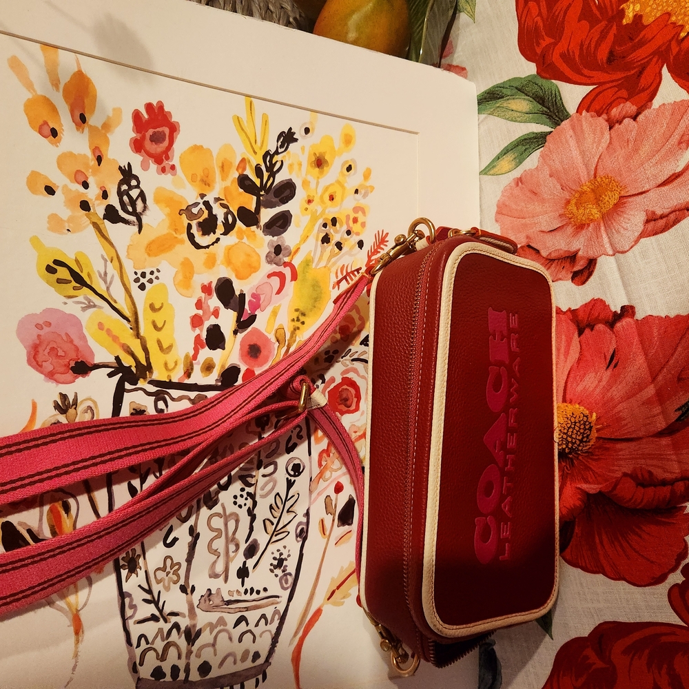 Coach Pink Leather Women's Bag - Picture 3 of 4